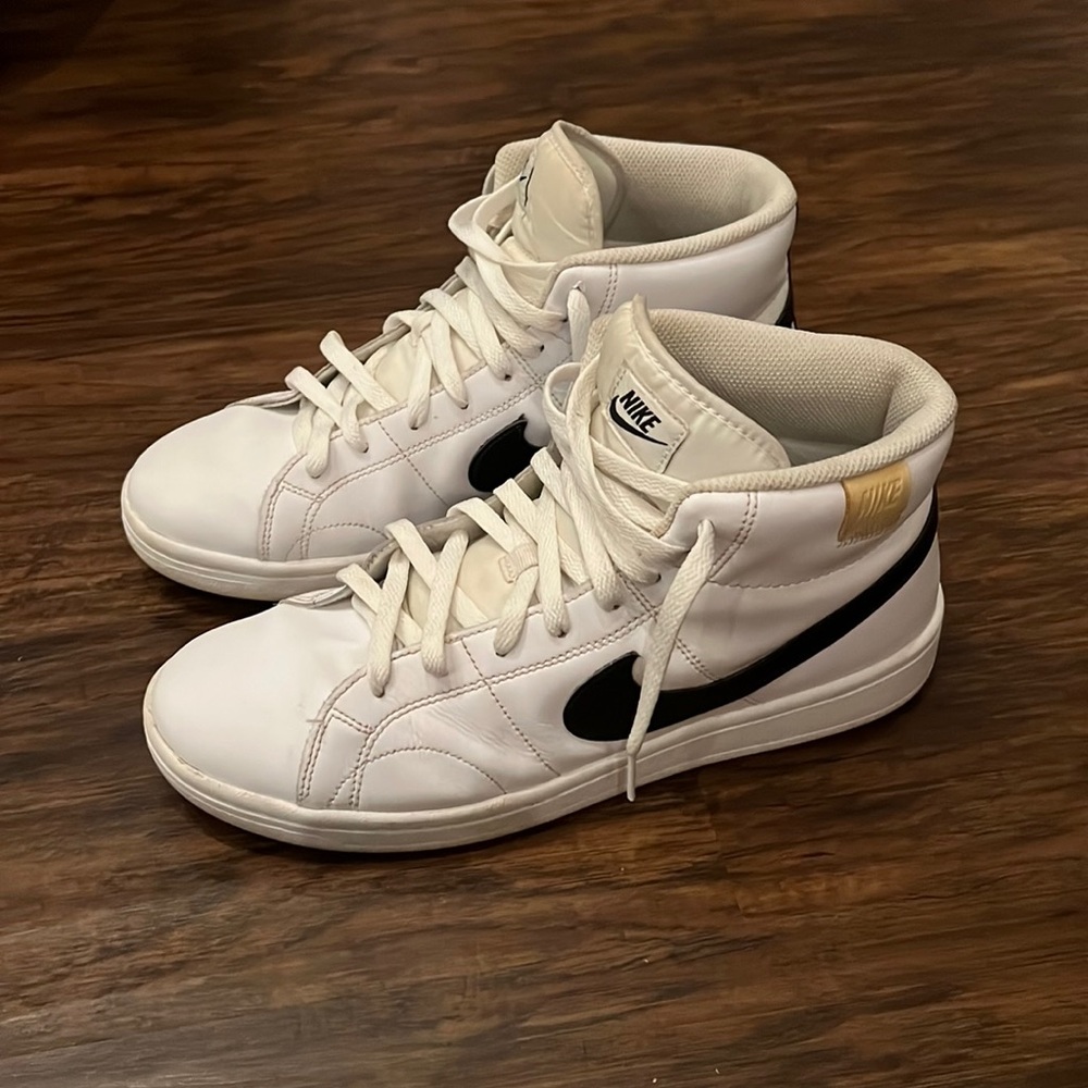 Nike White Shoes Size 9.5